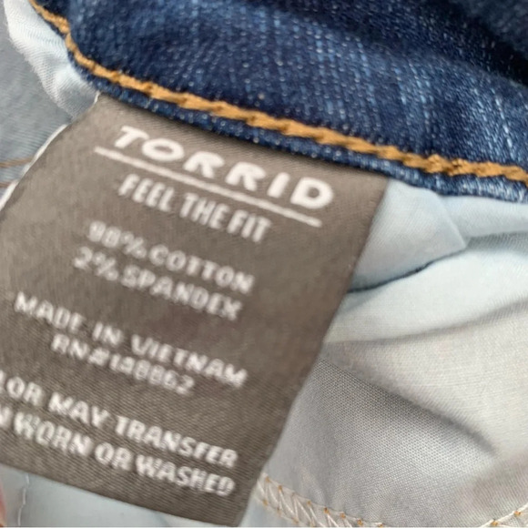 Torrid Demin Shorts Woman 26  Cut Off Blue Fade Distressed Stretch Travel Casual - Picture 6 of 9
